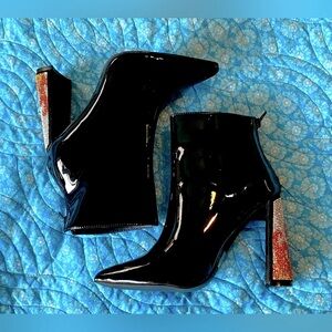 NWT GODIVA “Wynona” ankle boots,black patent leather,crystal flame block heel
